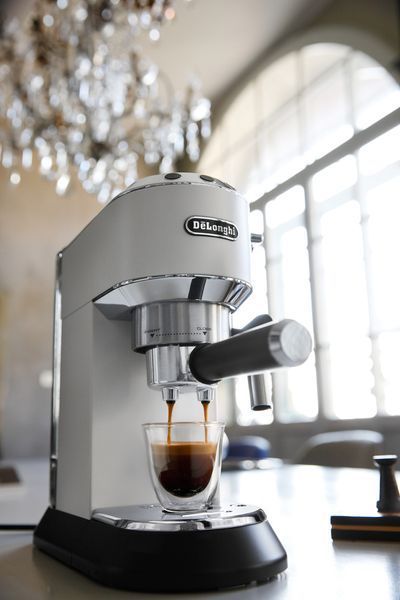 Рожковая кофеварка эспрессо Delonghi EC 685.W 31418 фото