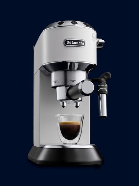 Рожковая кофеварка эспрессо Delonghi EC 685.W 31418 фото